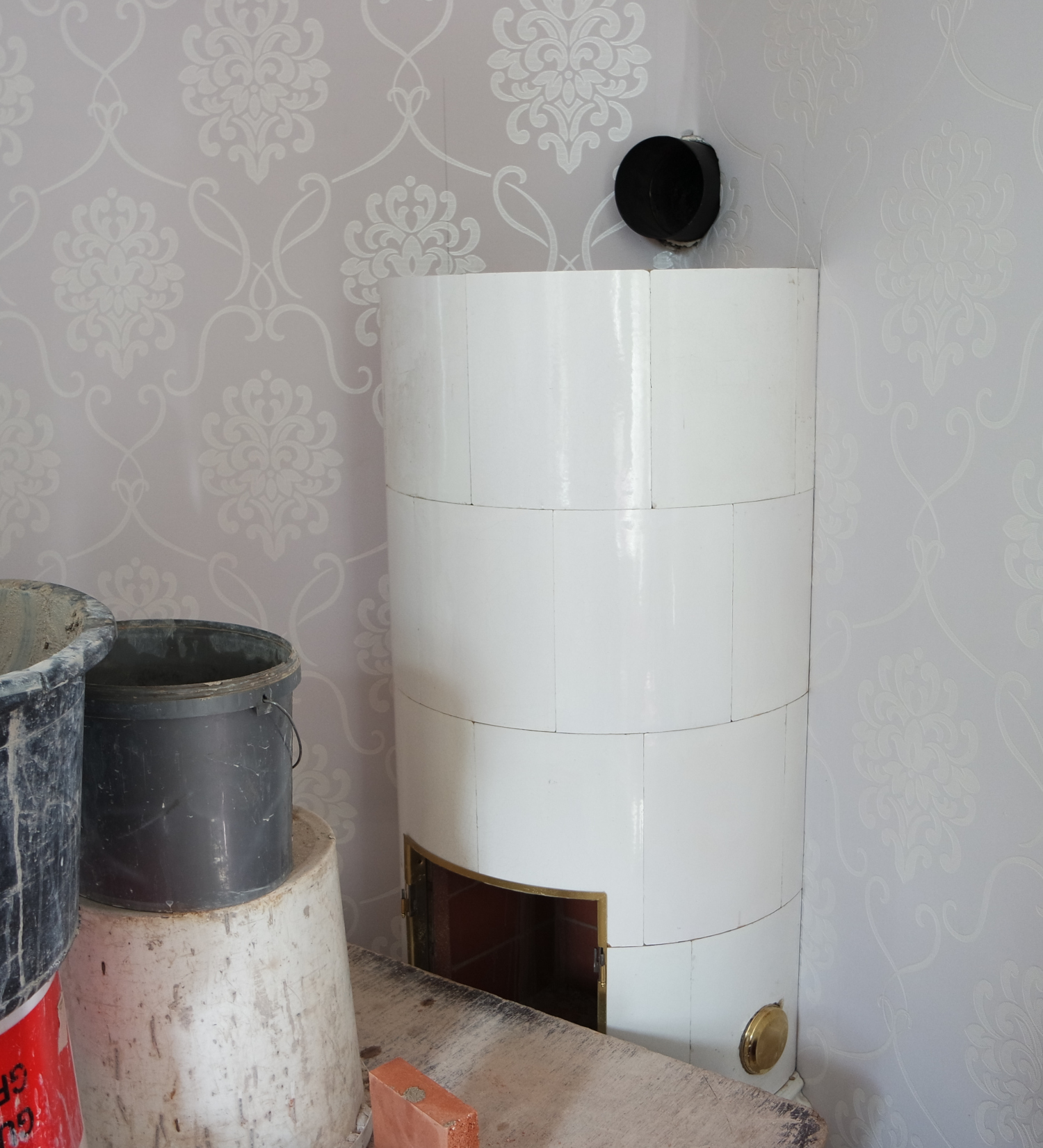 Handwerkliches Setzen eines Kachelofens von SVEA Hamburg